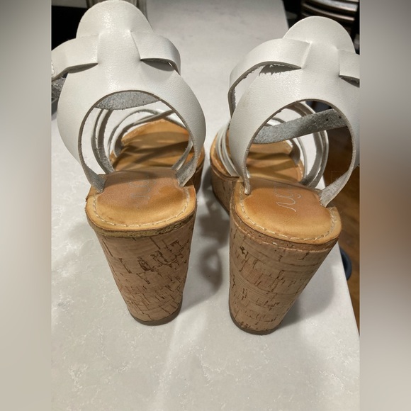 Sugar brand white wedge sandals. Size 8 1/2. 4” inch rear heel. 1” platform - Picture 6 of 6